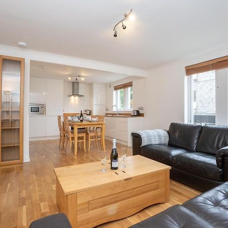 Dwellcome Home Ltd 2 King Beds West End Apt, Half Mile To Union Street Yet Quiet, Free Allocated Parking Space At Rear Entrance & Fast Wifi, Ideal For Long Term Contractor, Corporate, Etc Stays, Regular Housekeeping Option - See Our Site For Assuranc Aberdeen Buitenkant foto