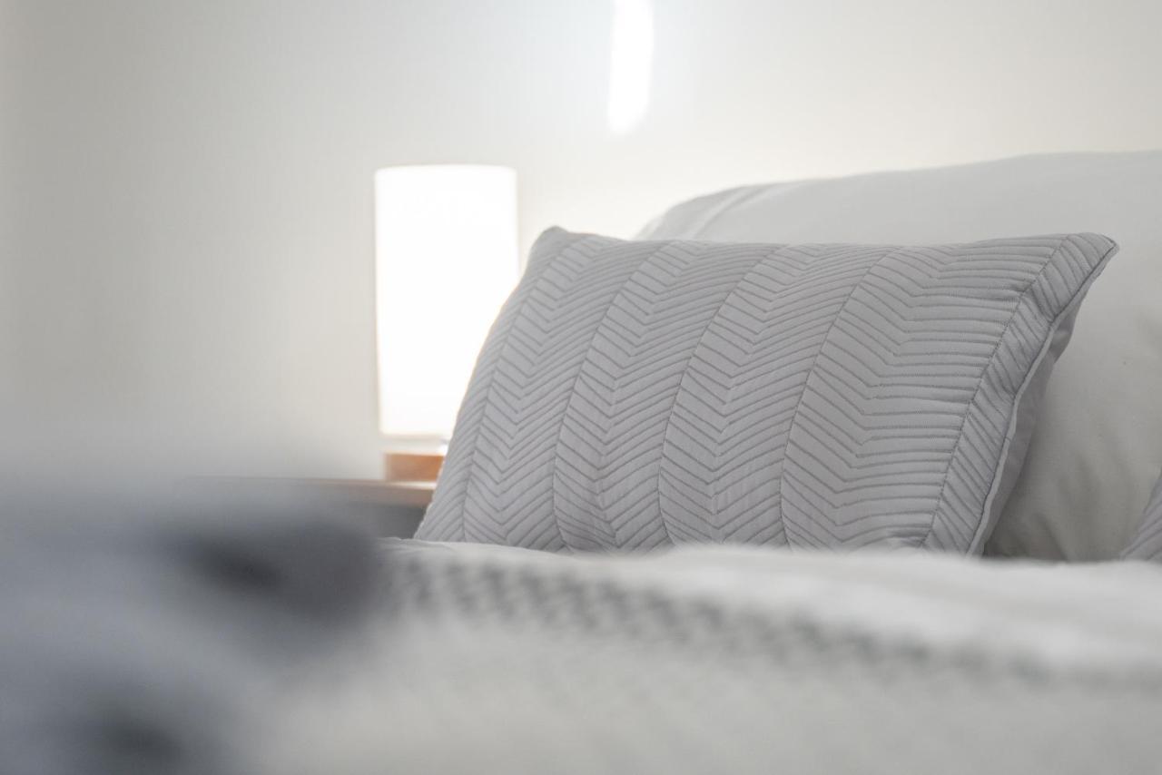 Dwellcome Home Ltd 2 King Beds West End Apt, Half Mile To Union Street Yet Quiet, Free Allocated Parking Space At Rear Entrance & Fast Wifi, Ideal For Long Term Contractor, Corporate, Etc Stays, Regular Housekeeping Option - See Our Site For Assuranc Aberdeen Buitenkant foto