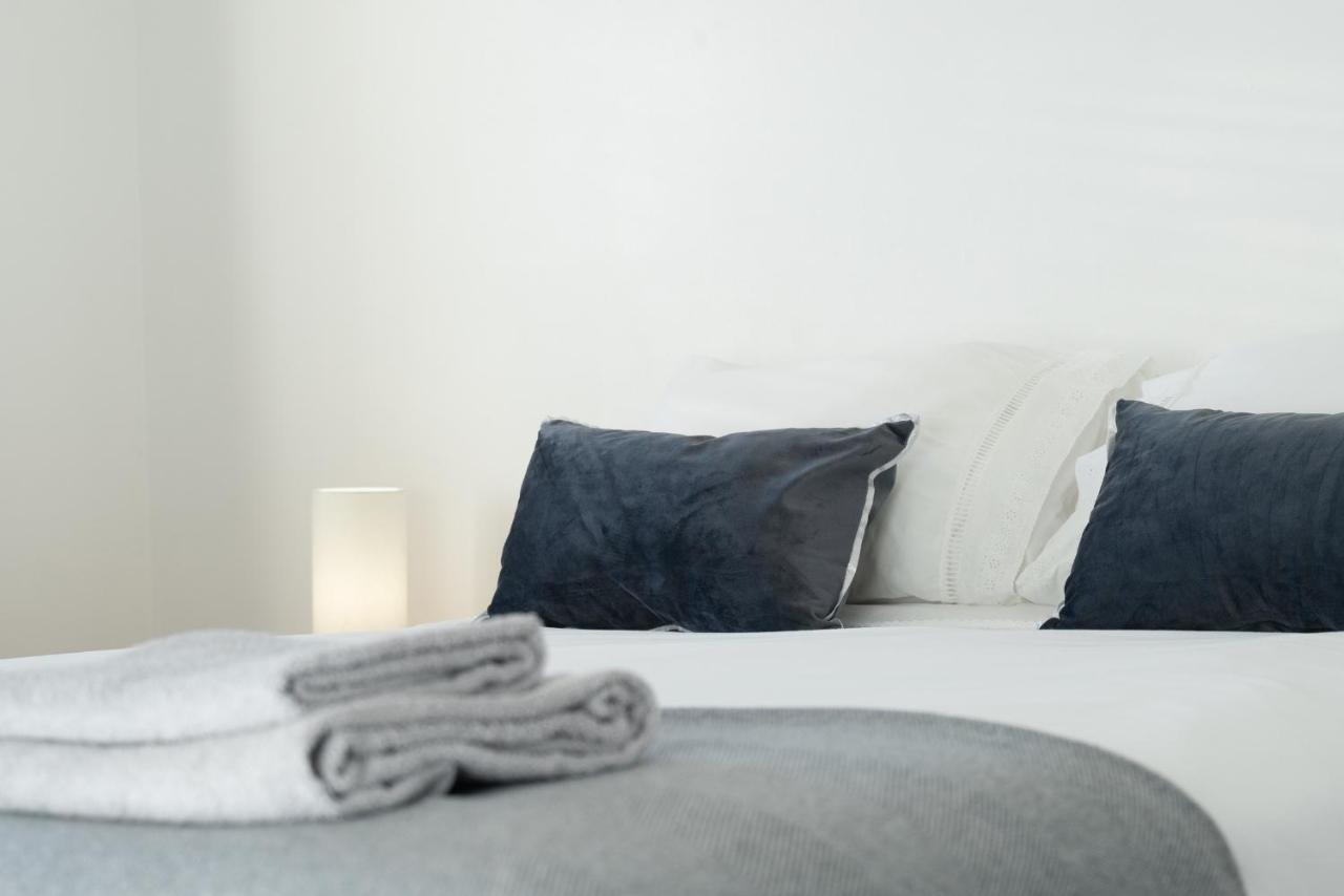 Dwellcome Home Ltd 2 King Beds West End Apt, Half Mile To Union Street Yet Quiet, Free Allocated Parking Space At Rear Entrance & Fast Wifi, Ideal For Long Term Contractor, Corporate, Etc Stays, Regular Housekeeping Option - See Our Site For Assuranc Aberdeen Buitenkant foto