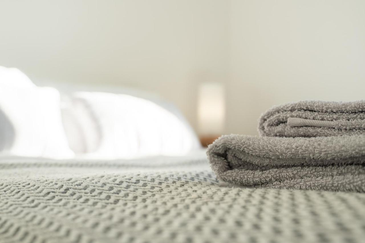 Dwellcome Home Ltd 2 King Beds West End Apt, Half Mile To Union Street Yet Quiet, Free Allocated Parking Space At Rear Entrance & Fast Wifi, Ideal For Long Term Contractor, Corporate, Etc Stays, Regular Housekeeping Option - See Our Site For Assuranc Aberdeen Buitenkant foto