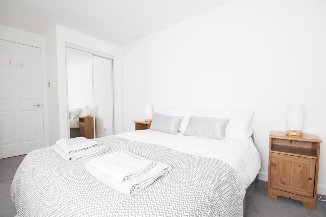 Dwellcome Home Ltd 2 King Beds West End Apt, Half Mile To Union Street Yet Quiet, Free Allocated Parking Space At Rear Entrance & Fast Wifi, Ideal For Long Term Contractor, Corporate, Etc Stays, Regular Housekeeping Option - See Our Site For Assuranc Aberdeen Buitenkant foto