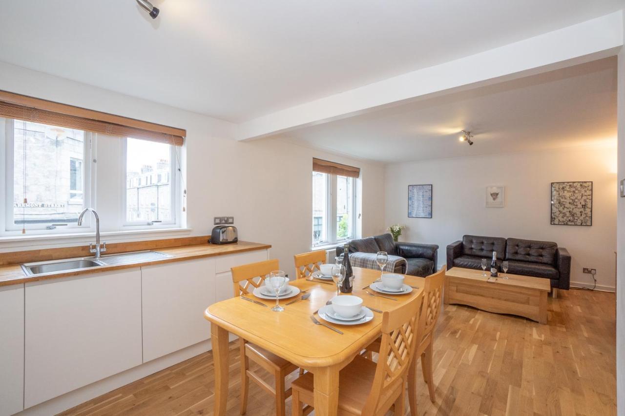 Dwellcome Home Ltd 2 King Beds West End Apt, Half Mile To Union Street Yet Quiet, Free Allocated Parking Space At Rear Entrance & Fast Wifi, Ideal For Long Term Contractor, Corporate, Etc Stays, Regular Housekeeping Option - See Our Site For Assuranc Aberdeen Buitenkant foto